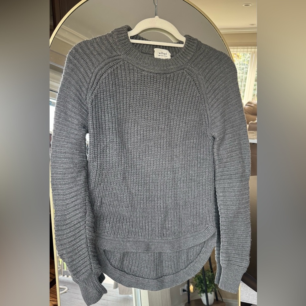 Aritzia 100% merino wool Gray Ribbed Crew Neck Sweater